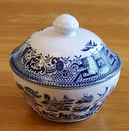 Vintage blue willow pattern - blue,