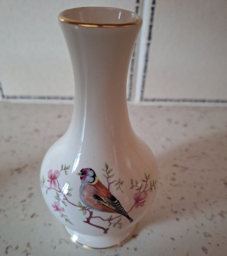 Unmarked porcelain vase - unmarked,