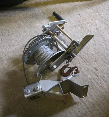 Manual hand crank winch with - crank,