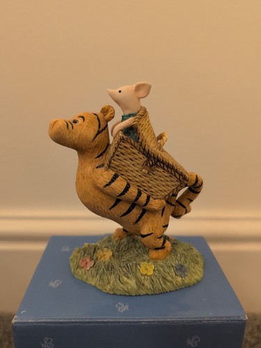 Classic pooh tigger carrying - classic,