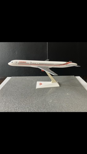 Air 2000 boeing 757 model - boeing,