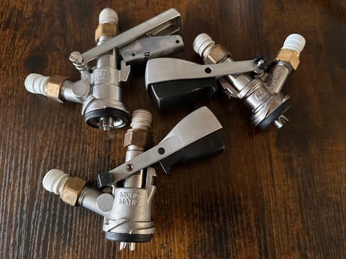 Sankey type keg - keg, coupler