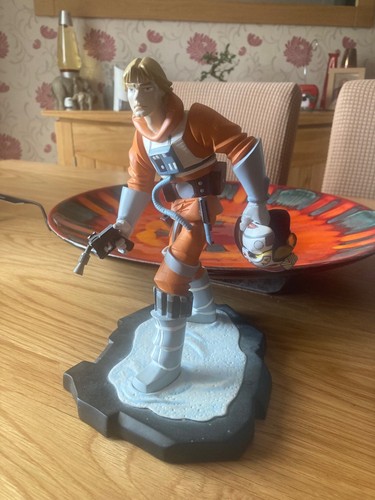 Gentle giant star wars statue - wars,