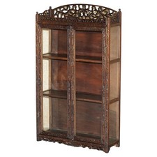 FINE ANTIQUE CHINESE EXPORT CIRCA 1920 TABLE TOP OR WALL MOUNTED DISPLAY CABINET