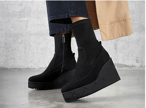 Russell bromley everest - &,