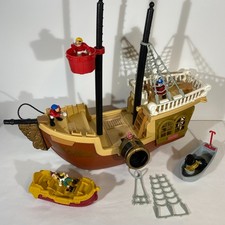 Vintage 1994 Fisher Price Pirate Ship Boat Playset w/ Figures & Rowboat Toys