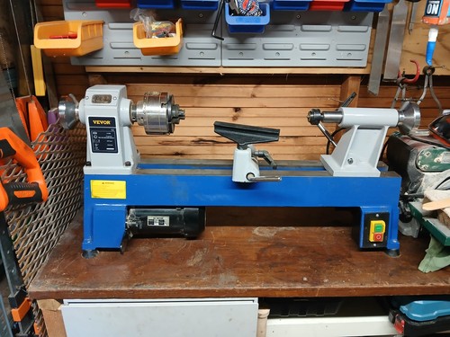 Wood lathe plus chucks - wood,