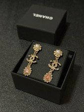 Chanel Flower Pearl CC Crystal