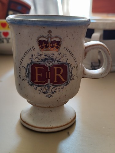 Grayshott ceramics queens - ceramics,