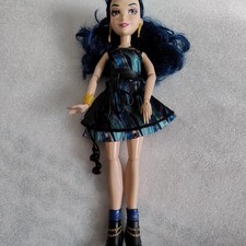Disney Descendants Signature Isle of the Lost Evie Doll 