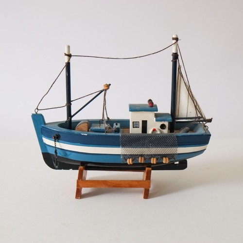 Wooden fishing boat model - fishing,