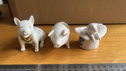 Crested ware pigs - pigs, brighton