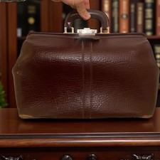 Vintage Gladstone Drs Bag Burgundy Medium, sturdy leather.