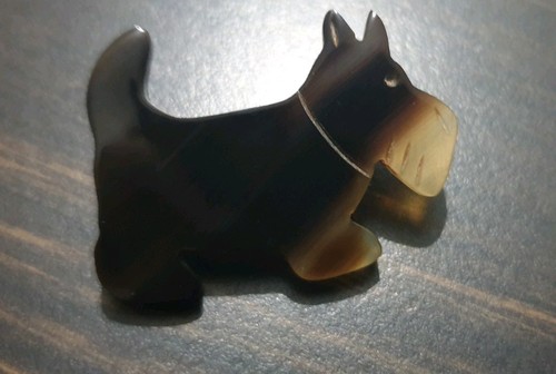 Acrylic dark brown scottie - brown,