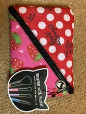 Emily the Strange. Make up bag