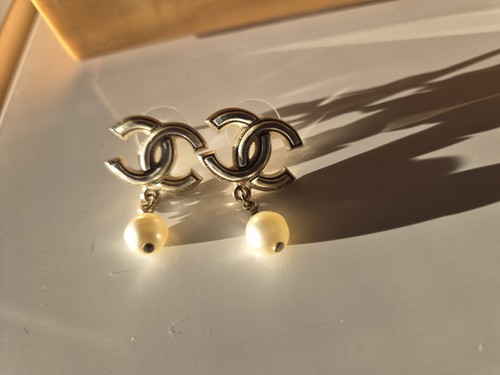 Authentic chanel pearl drop - chanel, cc