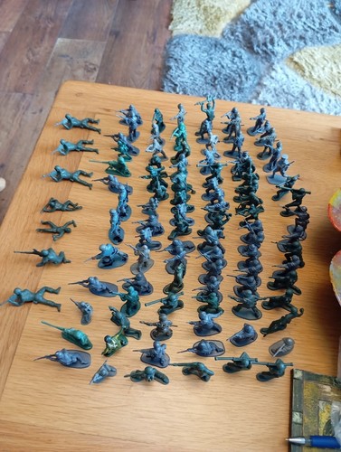 Plastic toy mixed soldiers - plastic,