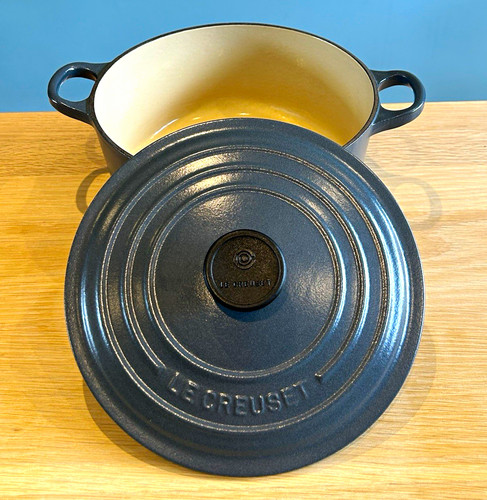 Creuset cast iron - iron, round