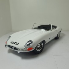 1:18 Jaguar E-Type Convertible - White - Burago - Diecast Scale Model Car