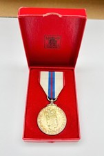 1977 OFFICIAL ROYAL MINT QUEEN ELIZABETH II JUBILEE MEDAL IN SILVER VGC