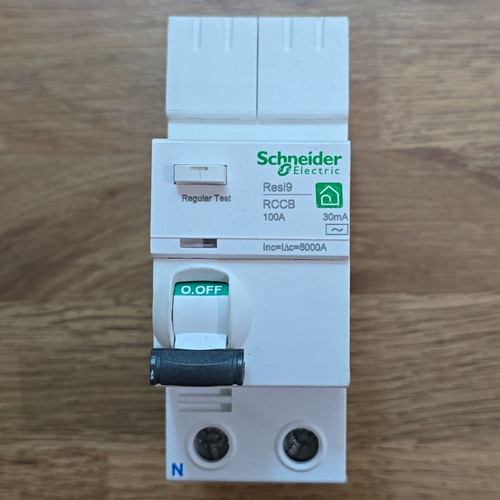 Schneider electric resi9 rccb - schneider,