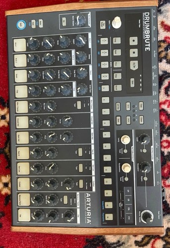 Arturia drumbrute analog - arturia, drum