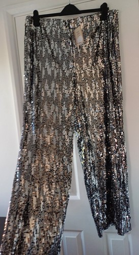 Bnwt size stunning tu - 18,