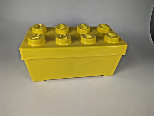Lego yellow stud stackable - 8-stud,