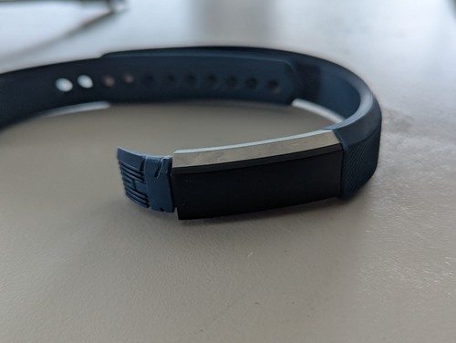 Fitbit alta fitness tracker - fitbit,