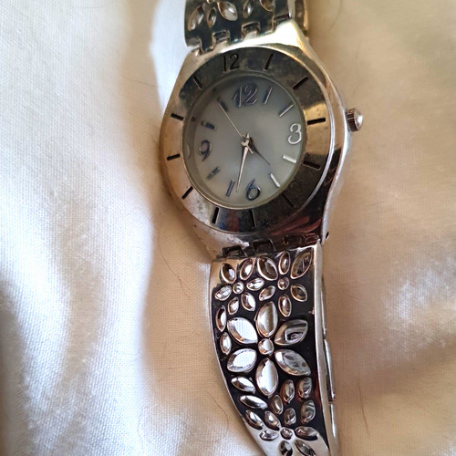 Women quartz wristwatch - women’s,