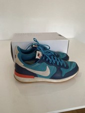 V RARE NIKE INTERNATIONALIST