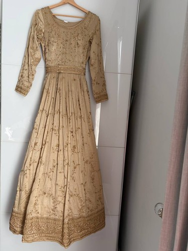 Stunning gold embroidered - stunning,