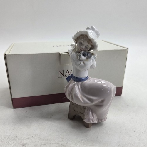 Nao lladro porcelain - by,