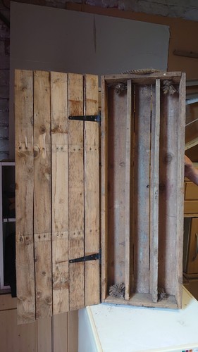 Vintage man cave - cave, bar