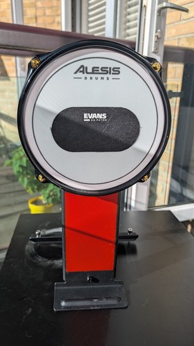 Alesis red mesh kick - alesis, 8"