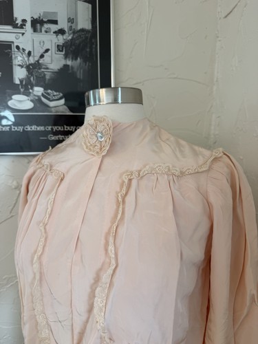 Vtg 1930s pink silk - vtg, bed