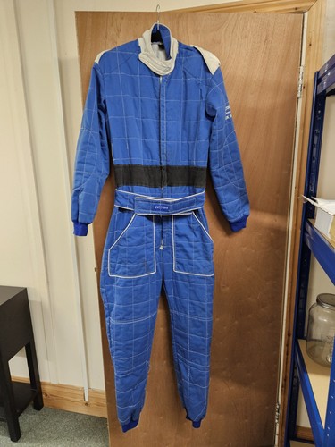 Blue and white victory - blue,
