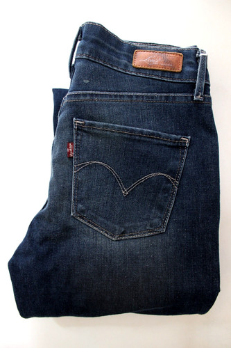 Levi demi curve straight - curve,