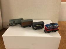 4 x ASSORTED OO GAUGE MODEL RAILWAY GOODS WAGONS - UNBOXED