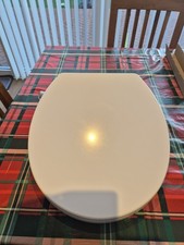 Swirl Oval Toilet Seat –