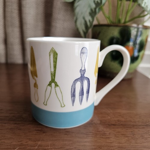 Small queens mug churchill - queens,