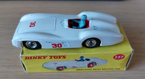 Dinky toys mercedes benz - toys,