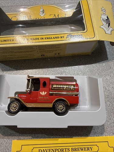 Lledo model ford tanker - model,