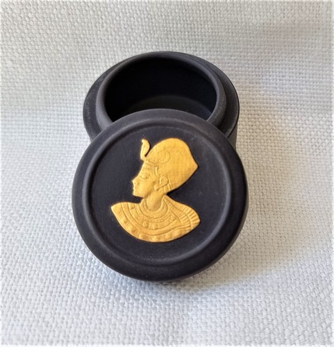 Vintage wedgwood black basalt - black,
