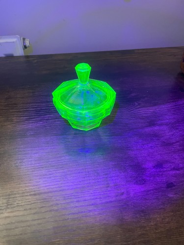 Vintage uranium green - vintage, glass