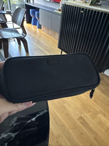 Rare tumi avianca amenity kit - rare,