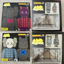 Kaws Kubrick Bus Stop Set