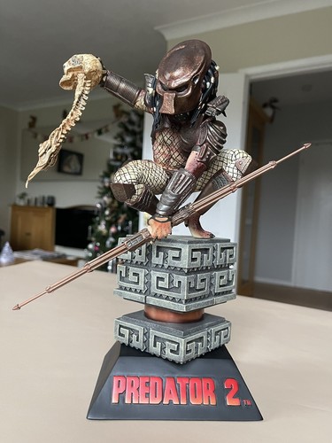 Sideshow predator - predator,
