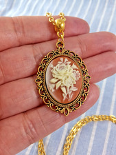 Cameo Necklace Cream on Rust