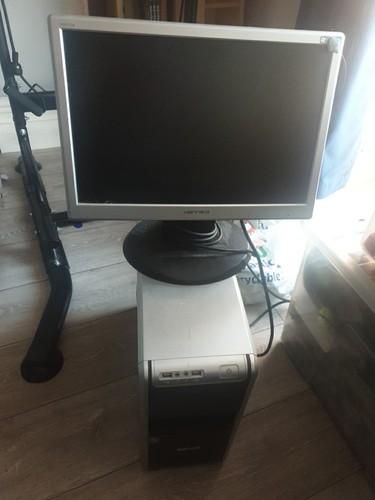 2nd hand early 2000 with - pc,